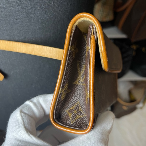LOUIS VUITTON POCHETTE FLORENTINE. PRELOVED AND AUTHENTIC ! - Picture 5 of 11